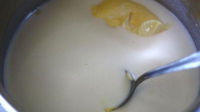 ванильный пудинг с изюмом