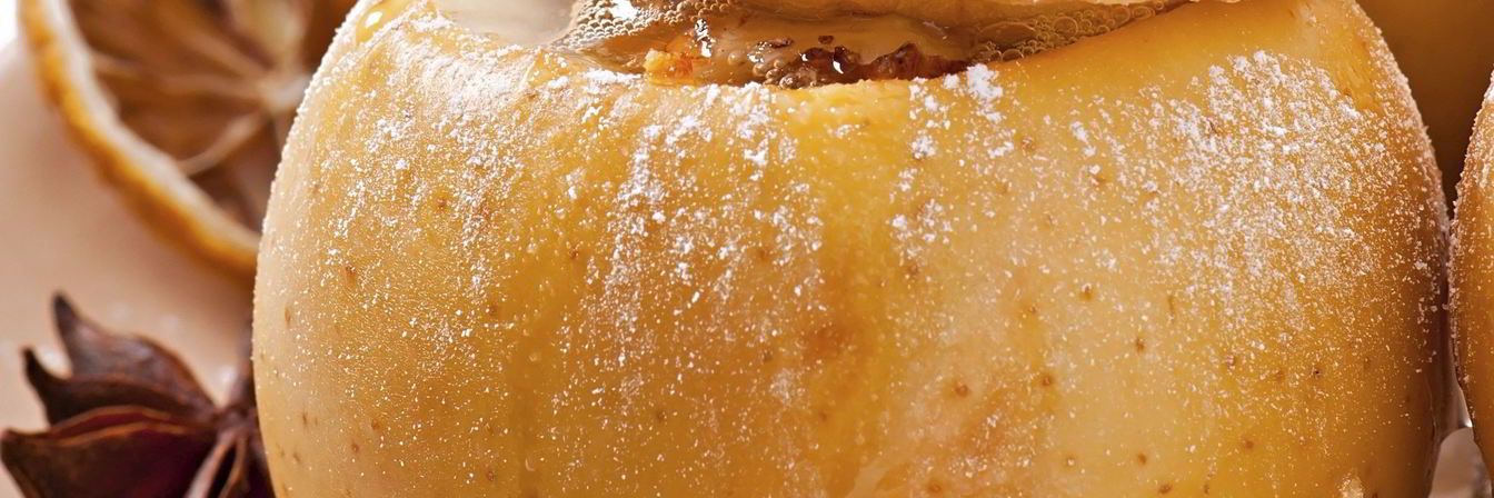 Запеченное яблоко с изюмом и овсянкой