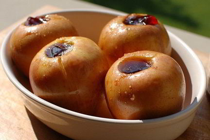 Запеченные яблоки с изюмом