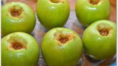 запеченные яблоки с кедровыми орешками