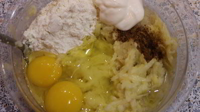 картофельные драники с грибным соусом