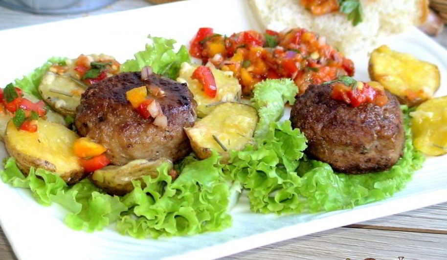 Рецепт фрикаделек джинга с сальсой из запеченных перцев с гарниром из молодого картофеля