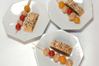 Фрикадельки на шпажках с сыром