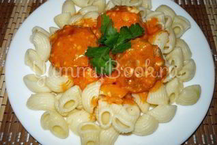 Фрикадельки под томатно-сырным соусом из мультиварки