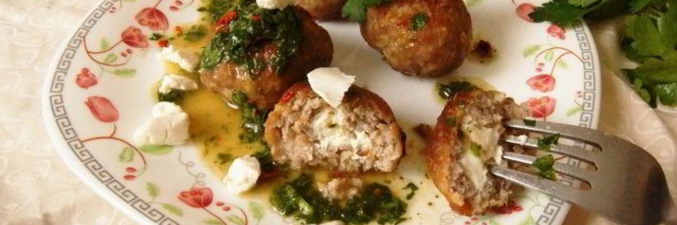 Фрикадельки с фетой и соусом чимичурри