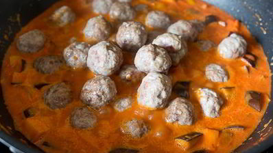 красное карри с фрикадельками