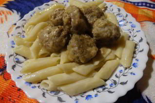 Мясные фрикадельки с хреном тушёные в майонезе из фасоли