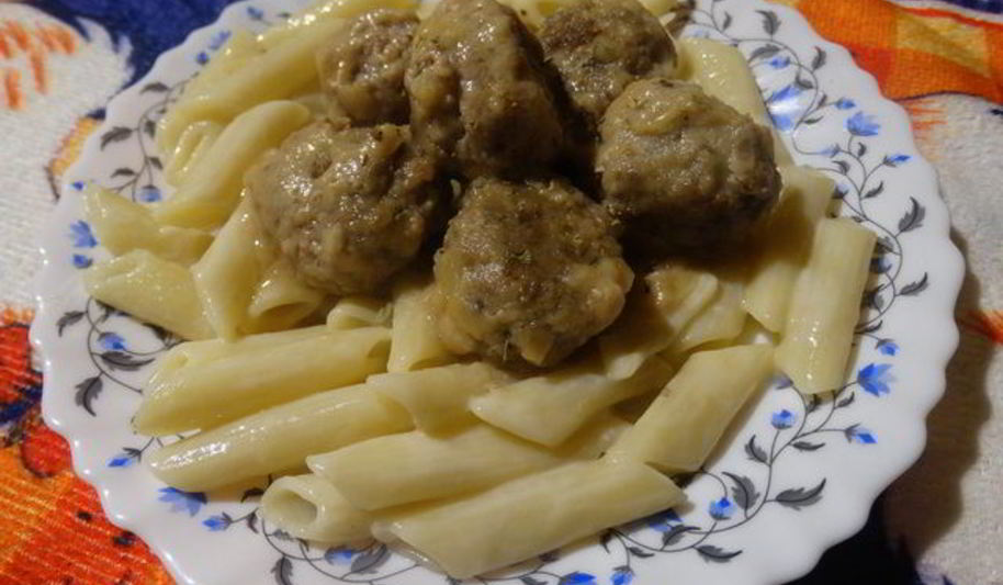 Рецепт мясных фрикаделек с хреном тушёные в майонезе из фасоли