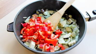 нут с овощами и фрикадельками