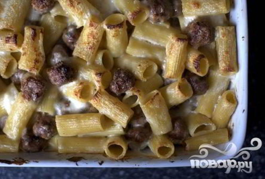 Запеченные ригатони с фрикадельками