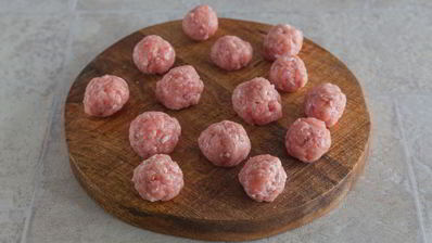 зеленые тальятелле с фрикадельками