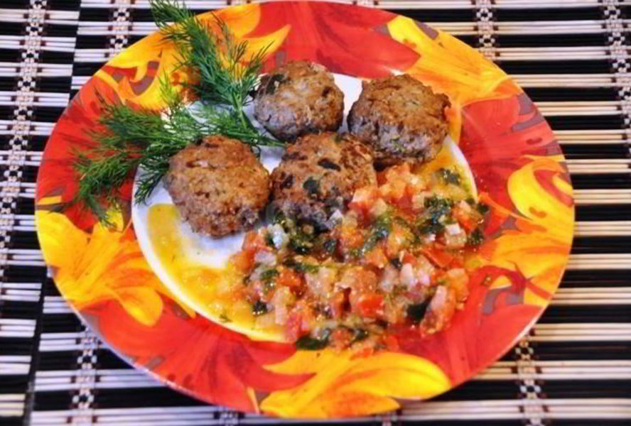 Жареные фрикадельки с томатным соусом