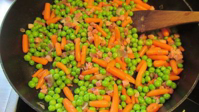 гарнир из зеленого горошка с беконом