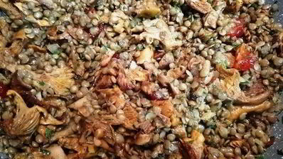 чечевица с лисичками и жареным адыгейским сыром