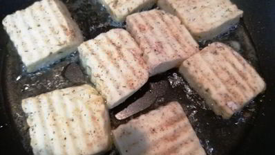 чечевица с лисичками и жареным адыгейским сыром