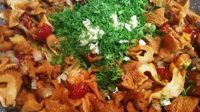 чечевица с лисичками и жареным адыгейским сыром