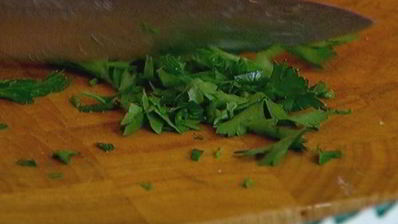 чечевица с яйцом пашот, беконом и спаржей