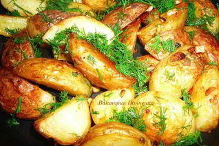 Картофель по-деревенски с чесноком и укропом