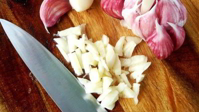 картофель по-деревенски с чесноком и укропом