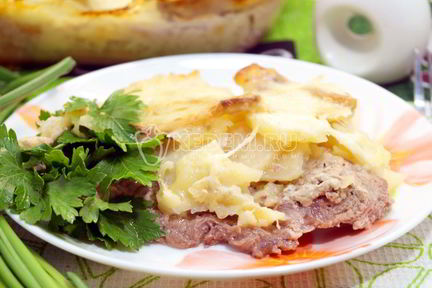 Картофель с мясом в духовке
