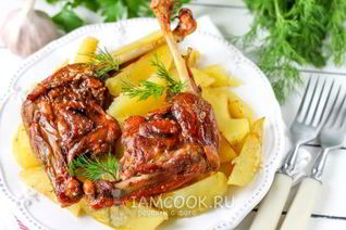 Картошка с уткой в фольге в духовке