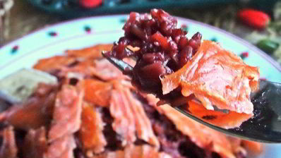 красный рис в вине с лососем и сыром