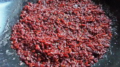 красный рис в вине с лососем и сыром