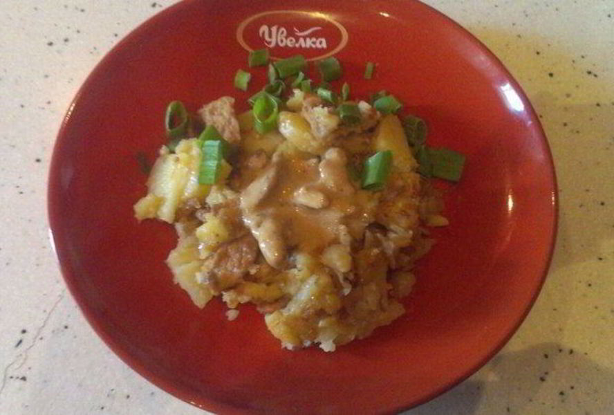 Молодой картофель со свининой