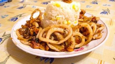рис с креветками и кальмарами