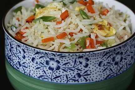 Рис с овощами и яйцом