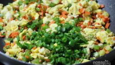 рис с овощами и яйцом