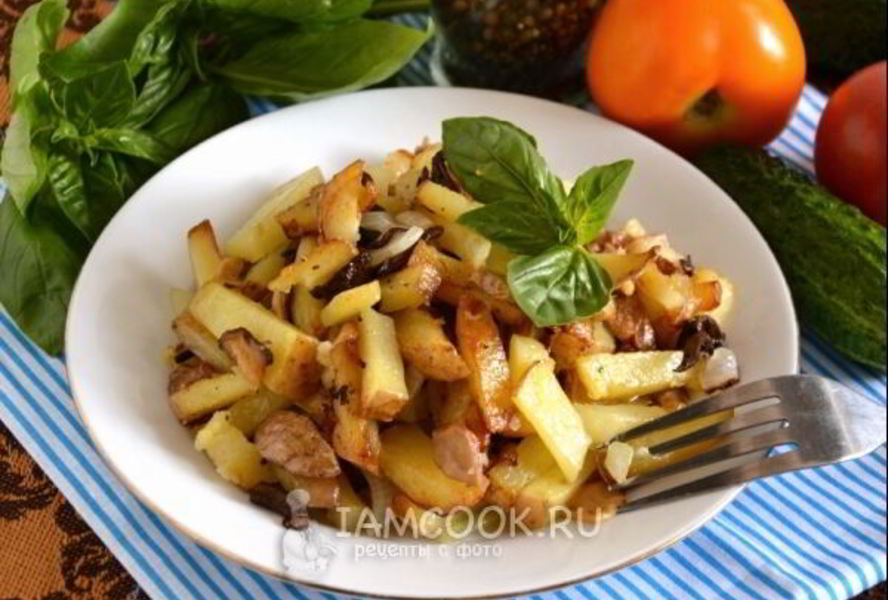 Жареная картошка с белыми грибами
