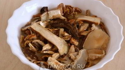 жареная картошка с белыми грибами