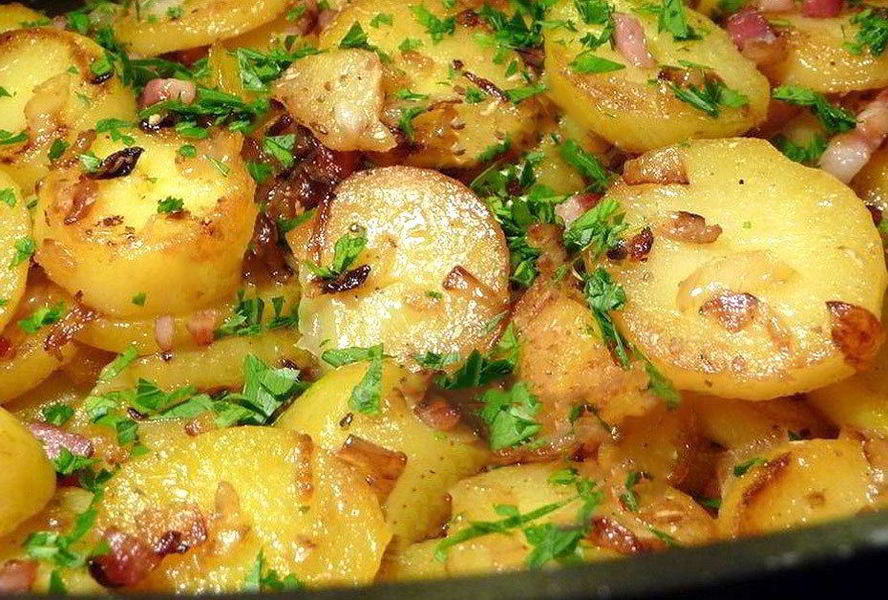 Жареный картофель с беконом