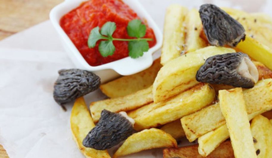 Рецепт жареного картофеля со сморчками и томатным соусом