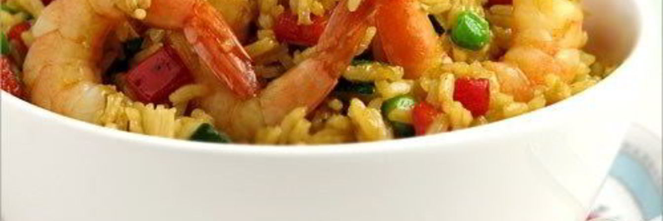 Жареный рис с креветками и сладким перцем