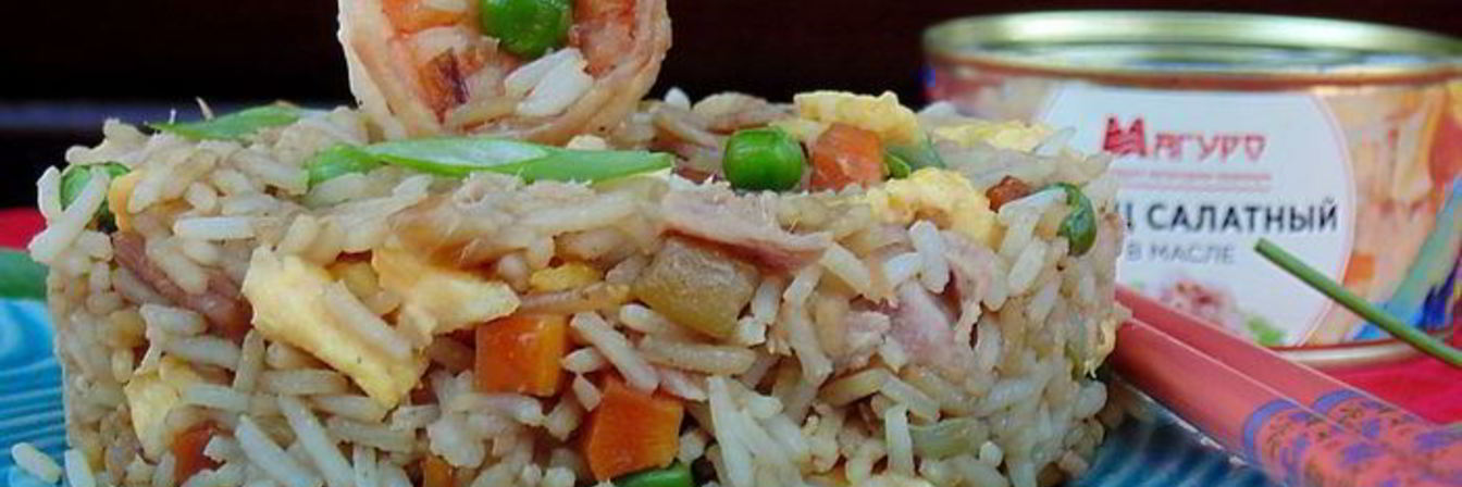 Жареный рис с тунцом по-янчжоуски