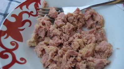 жареный рис с тунцом по-янчжоуски