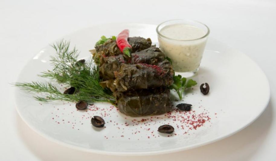 Рецепт долмы из баранины с мятным соусом