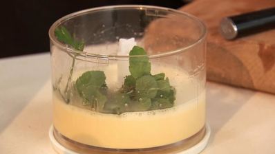 долма из баранины с мятным соусом