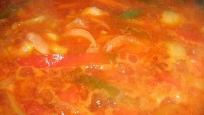 голубцы ленивые паровые под овощным соусом