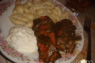 Голубцы в лахане с двумя соусами