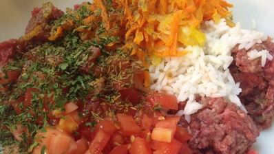 голубцы в свекольной ботве