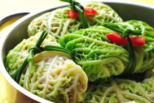 Печеные голубцы из савойской капусты