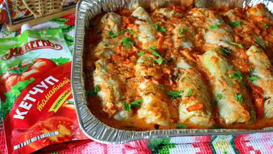 запеченные голубцы в кетчупе и сметане