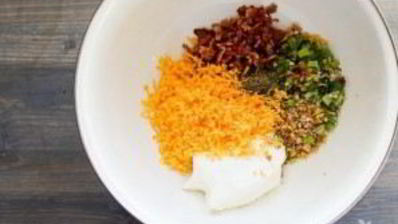 фаршированные грибы с сыром, орехами и беконом