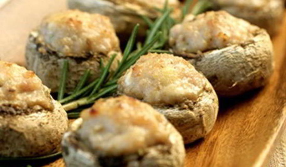 Рецепт фаршированных шампиньонов с сыром в сметанном соусе