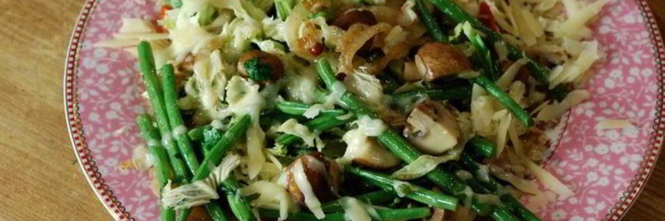 Грибы с фасолью, капустой и сыром