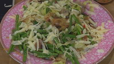 грибы с фасолью, капустой и сыром