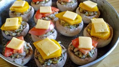 грибы с сыром и помидорами в духовке